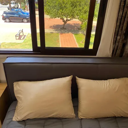 A Sea Breeze House بيت للعطل لارنكا