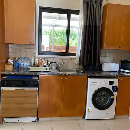 A Sea Breeze House لارنكا