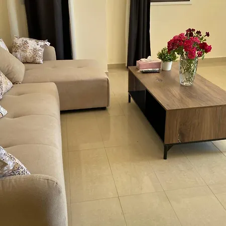 بيت للعطل A Sea Breeze House *