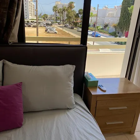 بيت للعطل A Sea Breeze House لارنكا