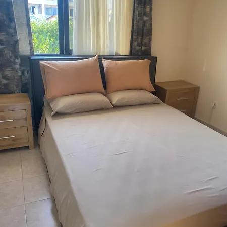 A Sea Breeze House بيت للعطل