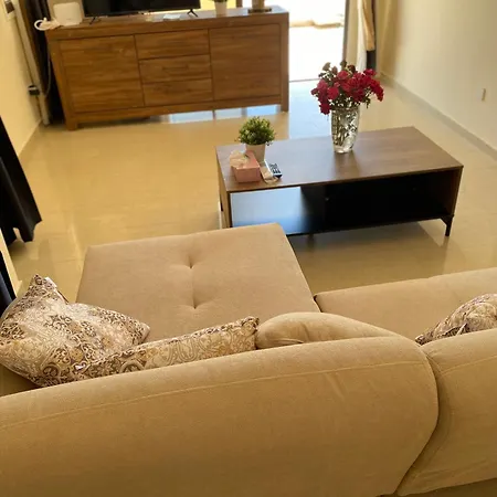 بيت للعطل A Sea Breeze House لارنكا