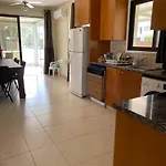 A Sea Breeze House 度假居 拉纳卡