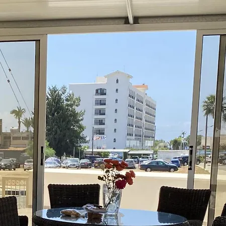 A Sea Breeze House 拉纳卡